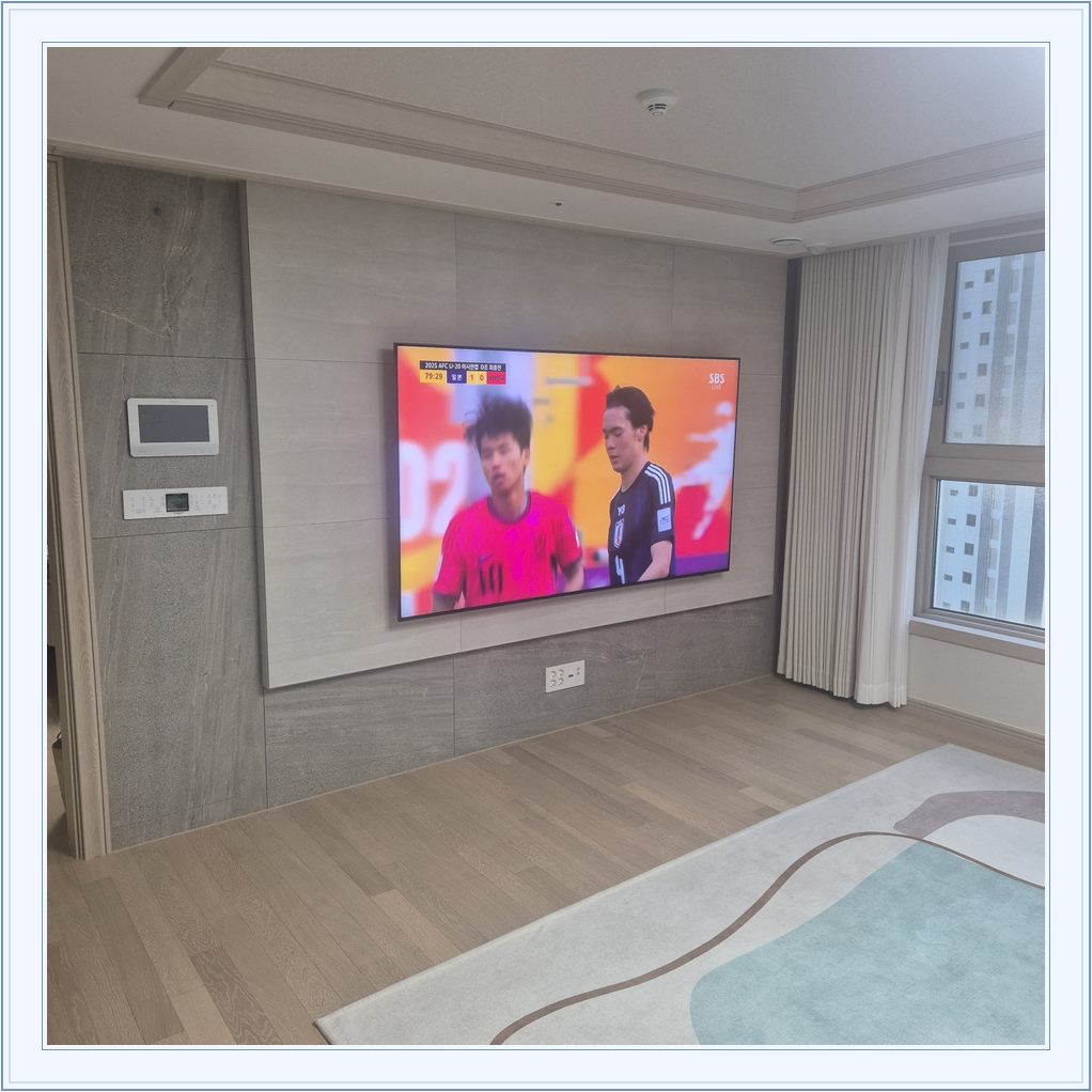 벽걸이TV 설치 참고 사진 35-3, TV와 벽면 배치